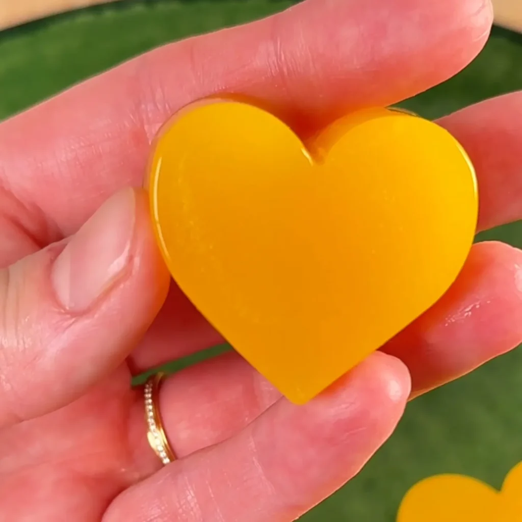 Corazon de gelatina de mango