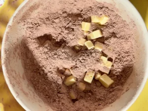 galletas oreo caseras - mantequilla a la masa